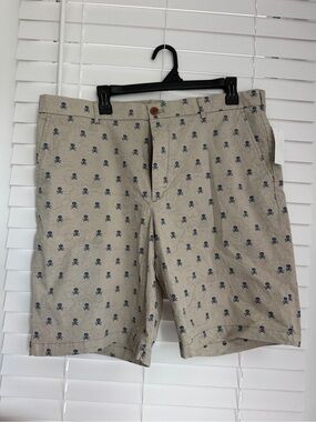 NWT Men’s Van Heusen Beige Shorts with Navy Skull Print